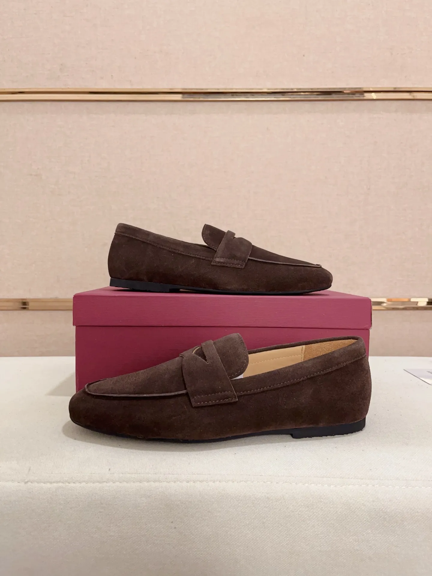 Men's shoes💰: 480💰 High version Ferragamo Dongguan quality! 🆕🆕Exclusive hot-selling products in stock🔥🔥New products on the shelves, high-quality shoes, complete with packaging! 💪 💪 Material: Imported suede cowhide 🐂 + Imported high-quality water-dyed cowhide lining + wear-resistant outsole 👍🏻👍🏻 Features: High-end and comfortable, purely handmade 🚀 🚀 Create the perfect shoes that suit you best 🔥 🔥 Size: (38-44) Can be customized 45 non-returnable!